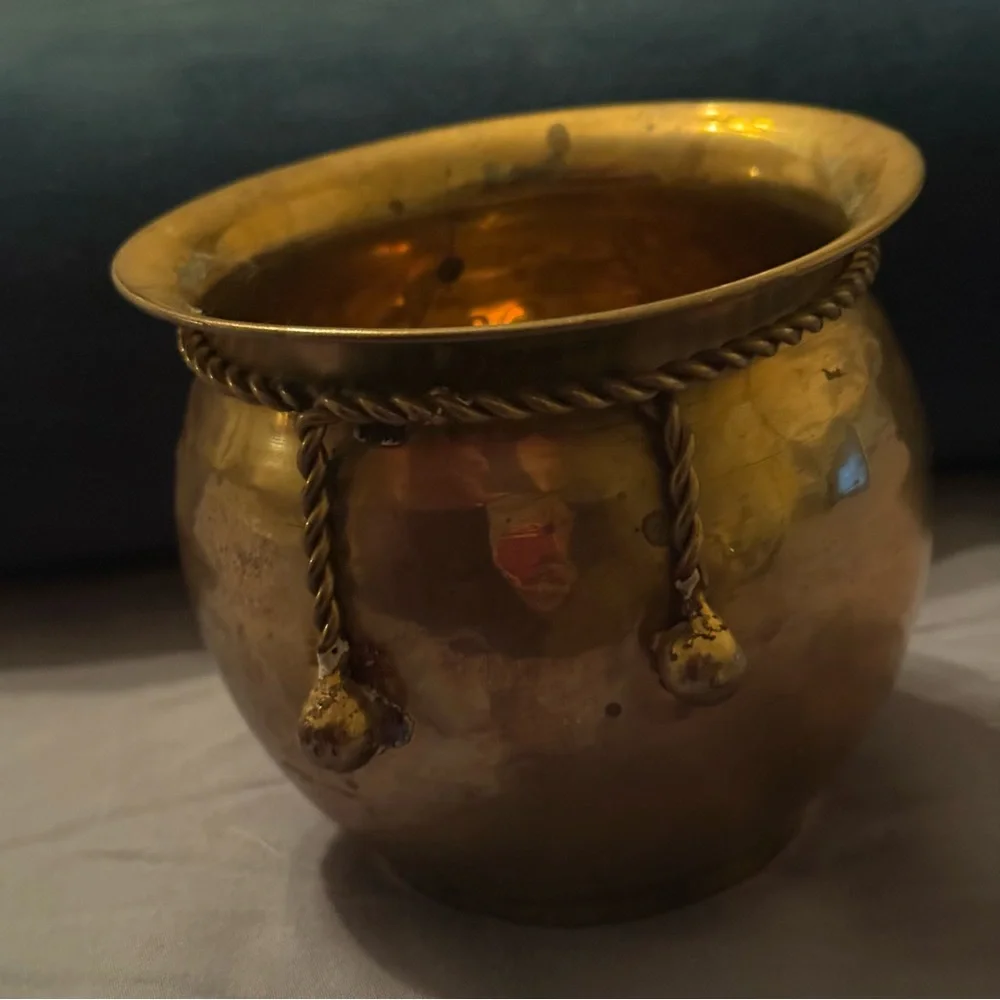 Elegant Vtg Brass Decorative Vase